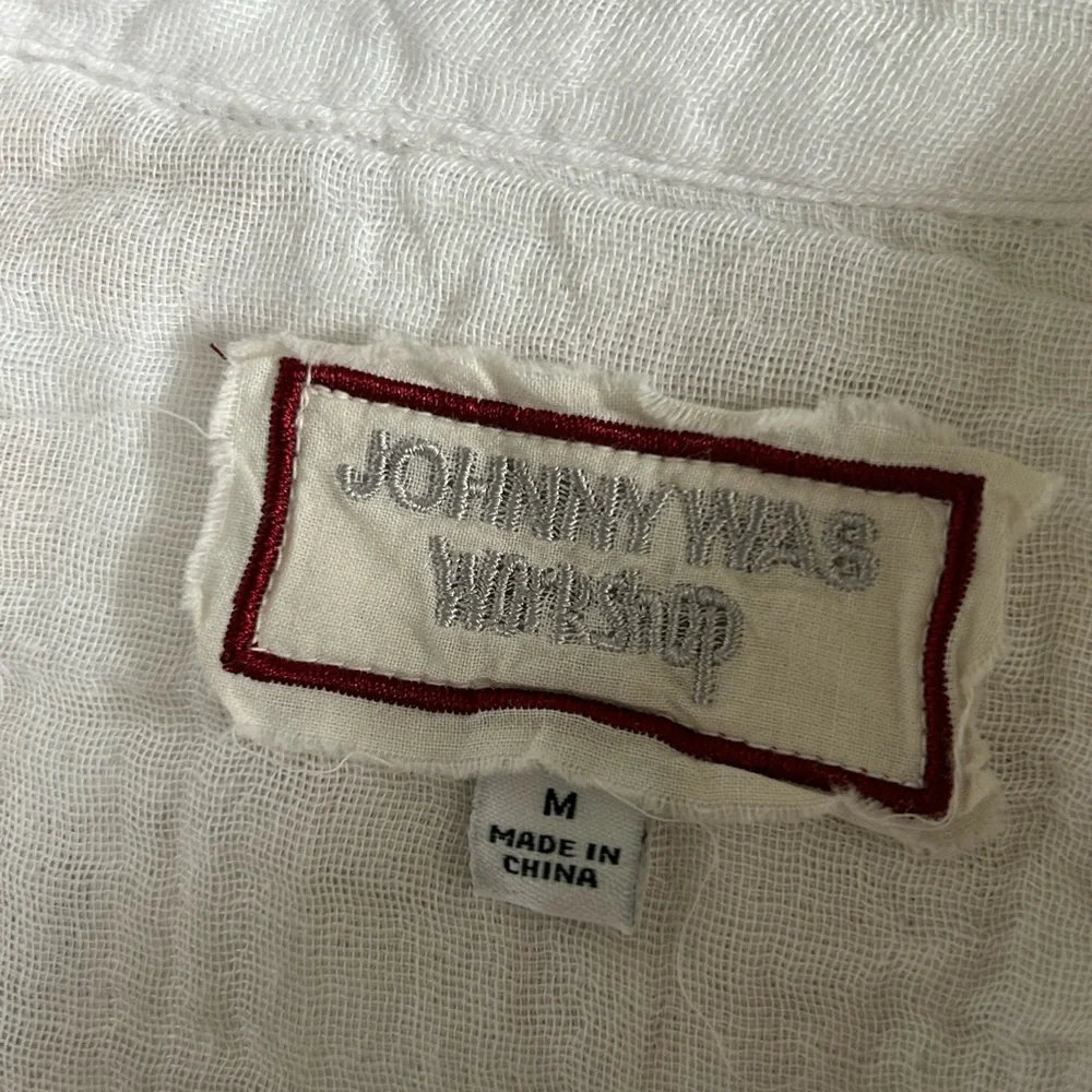 Johnny Was white button up shirt with tan embroidery. Lightweight, women’s M. - Picture 5 of 7
